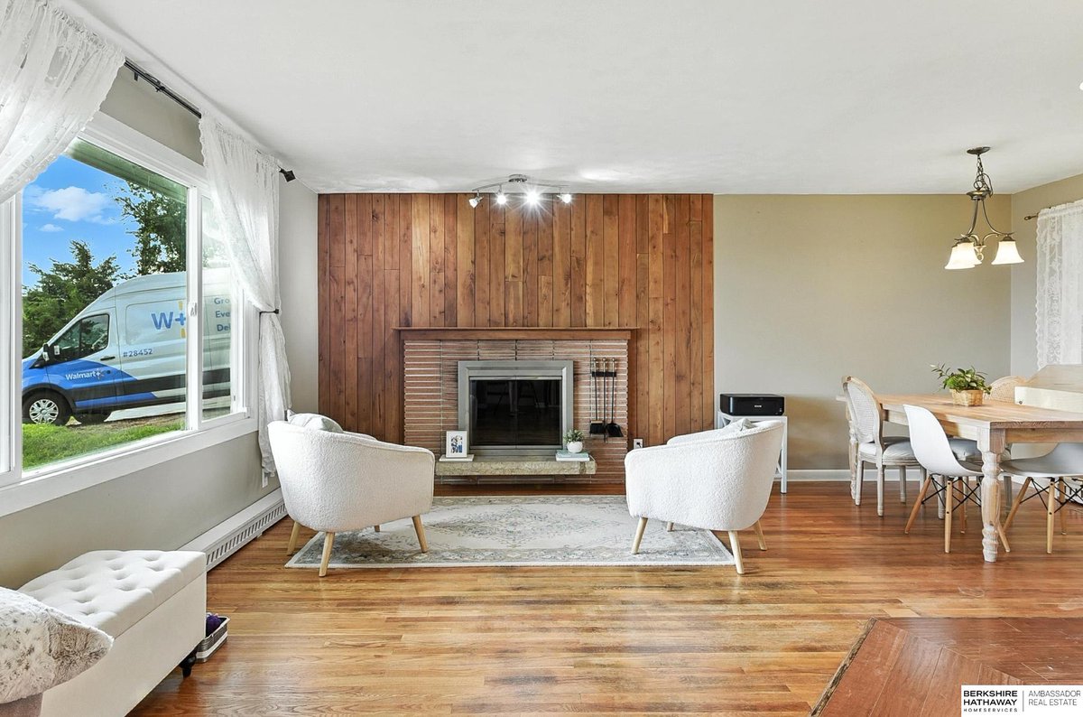 CindyKinzey's tweet photo. 1612 Jefferson Street, Bellevue, NE, 68005
4 bed | 1.5 bath 1576 Sq. Ft.
Active | 260000
https://t.co/I8d8ycNT5u
Tucked among mature trees, this inviting 4-bedroom, 2-bath home with an oversized 2-car garage offers a warm welcome to its next owners. The open concept main level... https://t.co/qJSG7GidB4