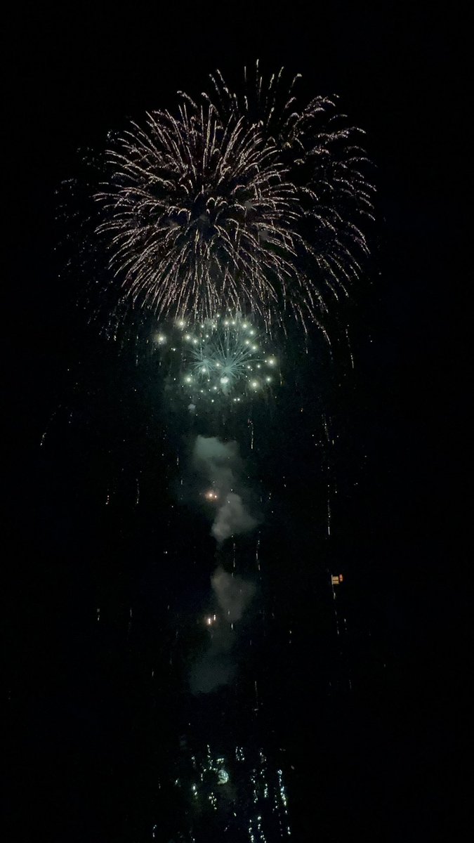 tazawako's tweet image. 【たざわ湖花火】
打ち上げは、昨年の第96回全国花火競技大会「大曲の花火」で、
最高賞の内閣総理大臣賞に輝いた小松煙火工業さん🎇
#423m
#仙北市
#田沢湖
#たざわ湖龍神まつり