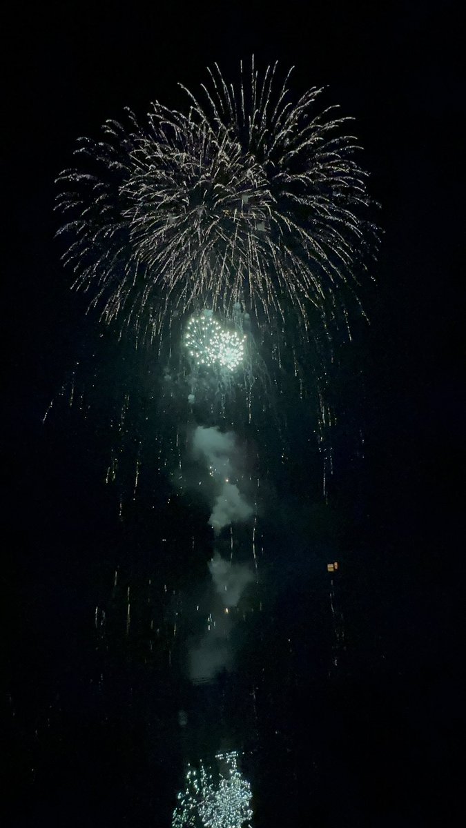 tazawako's tweet image. 【たざわ湖花火】
打ち上げは、昨年の第96回全国花火競技大会「大曲の花火」で、
最高賞の内閣総理大臣賞に輝いた小松煙火工業さん🎇
#423m
#仙北市
#田沢湖
#たざわ湖龍神まつり