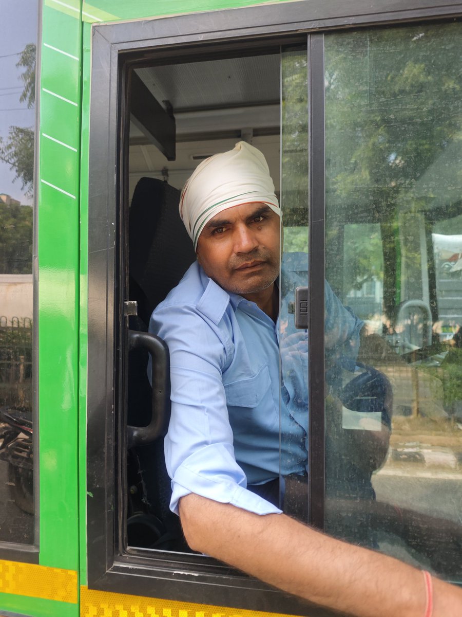 Arora_ji's tweet photo. I got out and took photo of the bus no. As I was taking his photo he thrashed my phone to the ground and started abusing me and tried to grab my arm and hit me. Please take strict action against him. Please see photos.
Location - Dwarka sec 23-22 Main Red light.
Bus -DL1PD 7767 https://t.co/tKRFCYRdzG