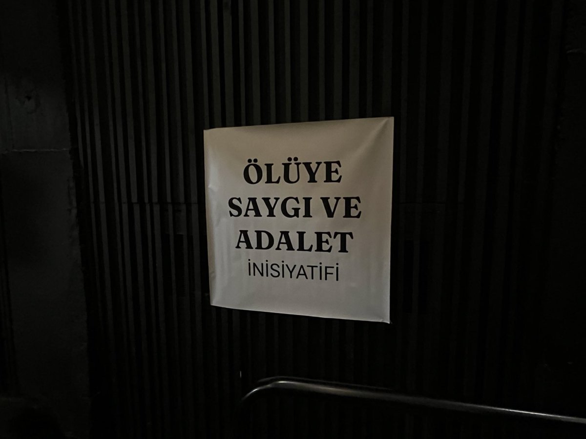 HDK_KONGRE's tweet image. Merkezi Yürütme Kurulu üyelerimiz ile Ölüye Saygı ve Adalet İnisiyatifi’nin düzenlediği “Barış İnşasında Ölüye Saygı ve Adalet Talebi” paneline katıldık.
Barışın ve demokratik toplumun inşası için karanlıkların aydınlatılması ve hakikatlerle yüzleşme talebini yükseltmeye devam…