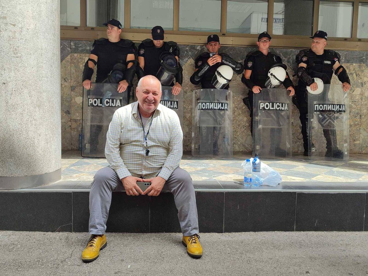 demokrate's tweet image. 📍 Valjevo danas.
Umesto huligana, hapse se ljudi koji su stali uz studente.
Ali nas ima – i bićemo uz njih, uvek.
