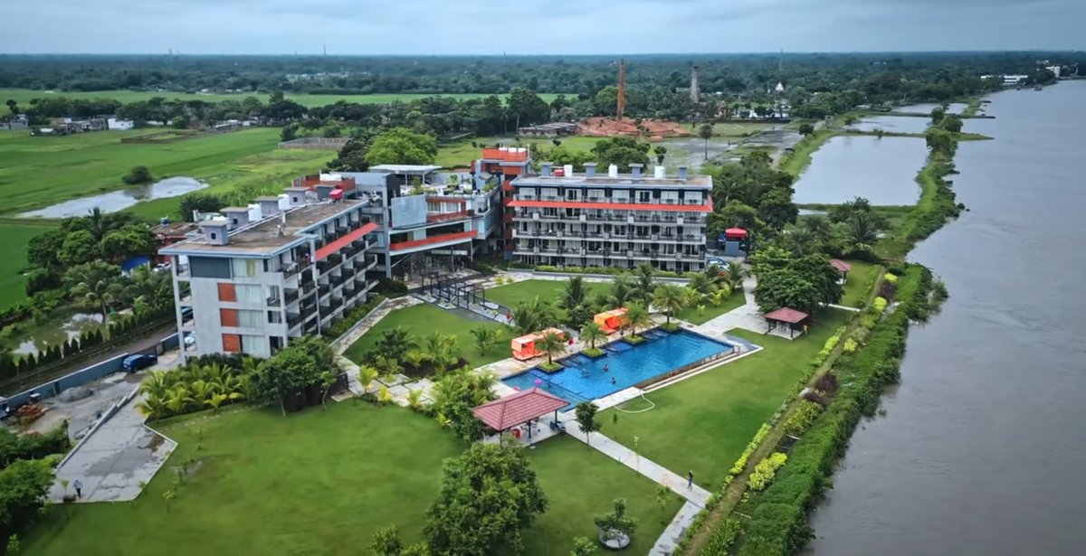 KolkataIndex's tweet image. 📍Taki, West Bengal
Located around 2 hours away from Kolkata, Taki is gaining momentum as a popular tourist destination, particularly due to its picturesque riverside location on the Ichamati River.
PC: Feet Outside (youtu.be/QY9F0MoXXV4)
