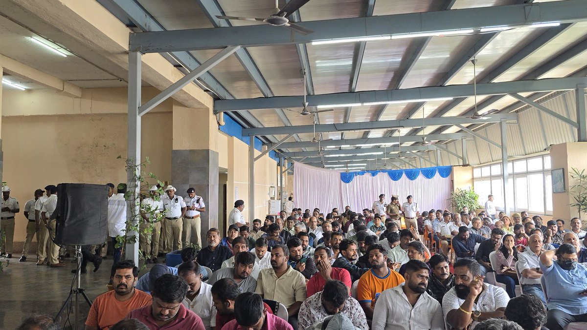 kdevforum's tweet image. @Jointcptraffic @DCPSouthTrBCP @acphsrtrps @bellandurutrfps ಹಾಗೂ ಎಲ್ಲಾ ಅಧಿಕಾರಿಗಳಿಗೆ ಬೆಳ್ಳಂದೂರಿನ ಜನತೆಯೊಂದಿಗೆ ಇಂದು ಜನಸಂಪರ್ಕ ನಡೆಸಿದ್ದಕ್ಕೆ ಧನ್ಯವಾದಗಳು.ಇಲ್ಲಿ ಲಗತ್ತಿಸಿರುವ ಕಾರ್ಯಾಚರಣೆಯನ್ನು ಮುಂಬರುವ ದಿನಗಳಲ್ಲಿ ಕೈಗೊಳ್ಳುವುದೆಂಬ ಬೆಳ್ಳಂದೂರು ನಿವಾಸಿ ಸಂಘದವರು ಆಶಿಸುತ್ತಾರೆ. 
#Decongest
#SarjapurRoad