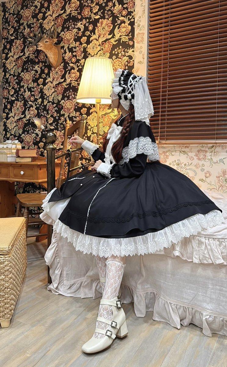 krm0320's tweet image. スカートふんわり🖤