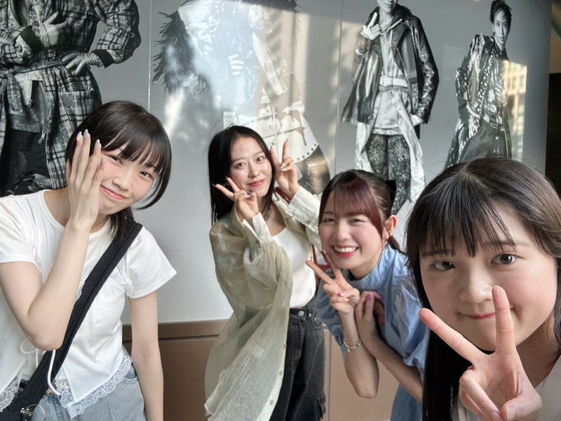 momona1PIC's tweet image. パンダさん&わかにゃが小田ちゃん&伊勢さんと遭遇ってどこの世界だよ!って
思ったけどあれかな…オフの日が同じになりやすいからかな😂
🐼ameblo.jp/angerme-new/en…