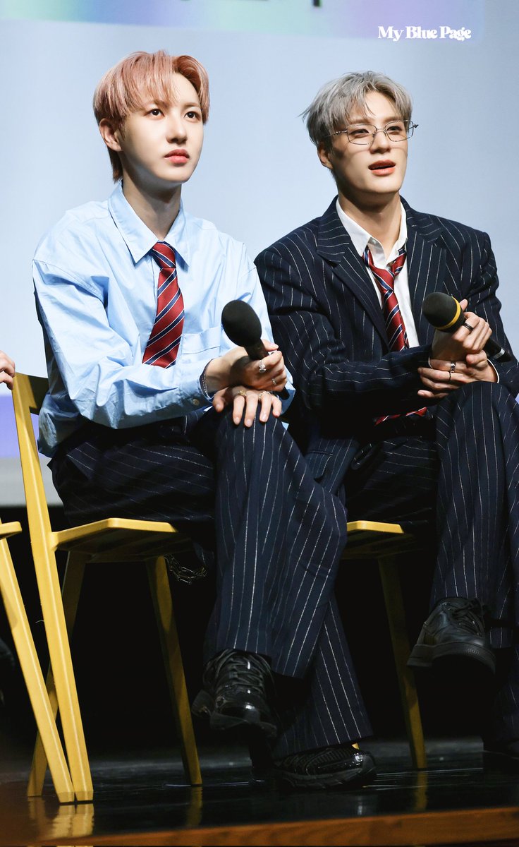 MyBluePage's tweet image. 같은 포즈로 있는 걸 찍고 싶었슨

250726 음중 미팬
#런쥔 #RENJUN #제노 #JENO