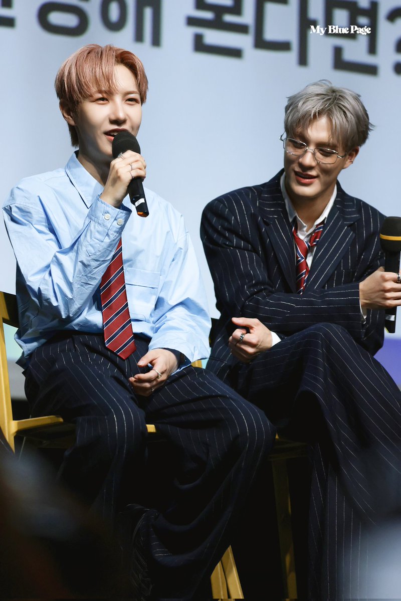 MyBluePage's tweet image. 같은 포즈로 있는 걸 찍고 싶었슨

250726 음중 미팬
#런쥔 #RENJUN #제노 #JENO