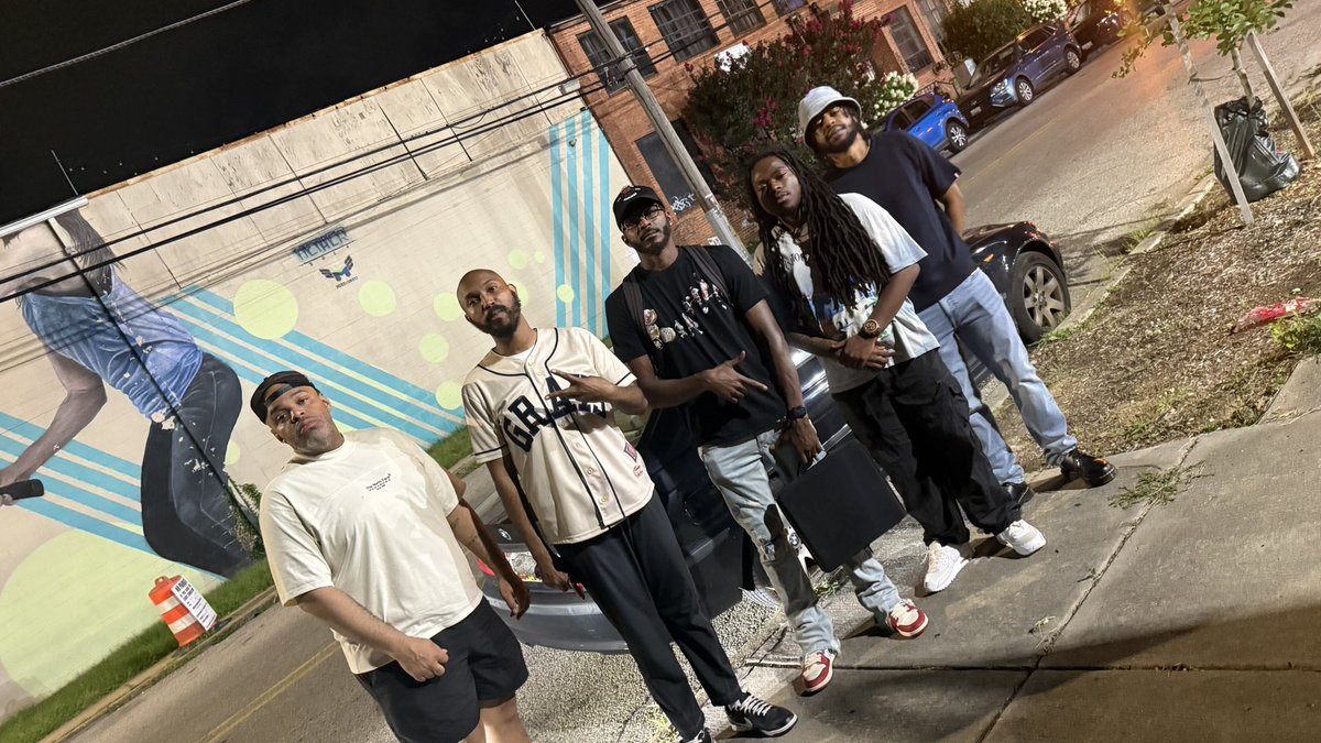 Greeneryy_Beats (@greeneryy_beats) on Twitter photo Got to link wit a few of the bros last night @ #scarinthedummies
Hate I couldn’t stay the entire show, but I’m glad I got the chance to show love to my dawgs
<a href="/HappyIsWack2me/">the influence</a>
<a href="/KNOWITALLNYC11/">KNOW’ER OF ALL THINGS</a>
<a href="/PATTY_HONCHO/">Patty Honcho 🤹🏾♂️</a>
<a href="/Delan050/">KING DELANO</a> Got to link wit a few of the bros last night @ #scarinthedummies
Hate I couldn’t stay the entire show, but I’m glad I got the chance to show love to my dawgs
<a href="/HappyIsWack2me/">the influence</a>
<a href="/KNOWITALLNYC11/">KNOW’ER OF ALL THINGS</a>
<a href="/PATTY_HONCHO/">Patty Honcho 🤹🏾♂️</a>
<a href="/Delan050/">KING DELANO</a>
