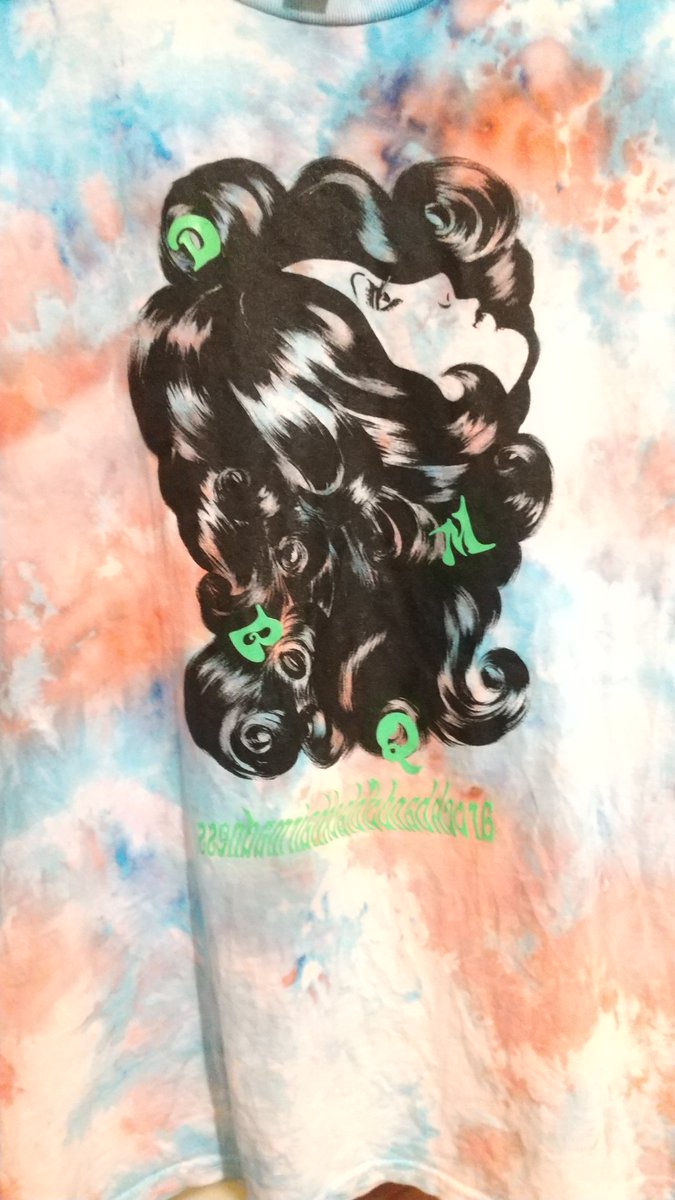 DMBQ_info's tweet image. 明日の物販は、試験的に数枚作ってそのままになっていた手染めのTシャツと、こちらも作ったきりになっていたトートを持ってゆきます。
いずれも5枚くらいしかないです。
是非よろしくおねがいいたします!