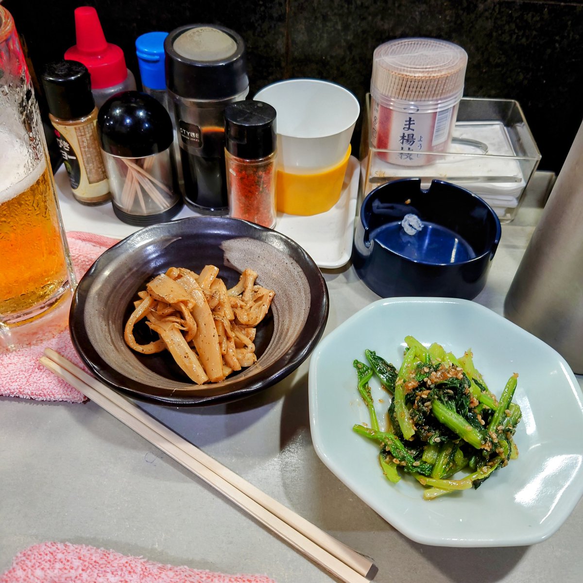 lino_hiz's tweet image. 小松菜の胡麻和えとメンマ🎵わぁい🎵かぁちゃんのメンマだぁって喜んだら、弟が作ったらしい!!確かに味が違う✨これはこれでうましっ😂