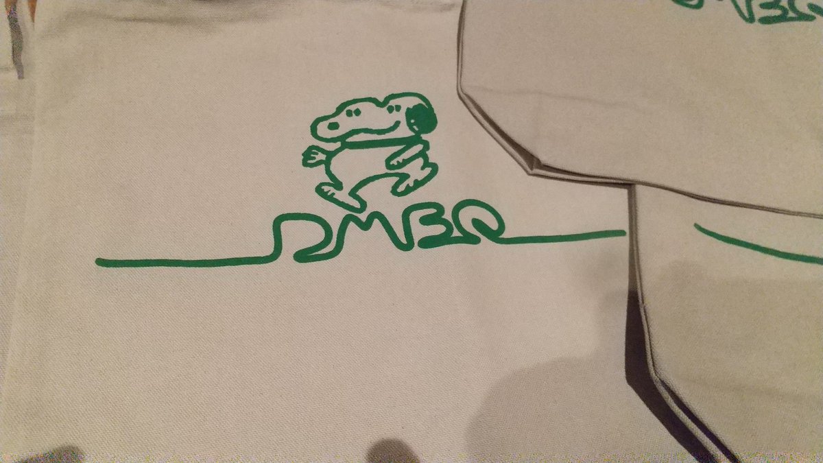 DMBQ_info's tweet image. 明日の物販は、試験的に数枚作ってそのままになっていた手染めのTシャツと、こちらも作ったきりになっていたトートを持ってゆきます。
いずれも5枚くらいしかないです。
是非よろしくおねがいいたします!