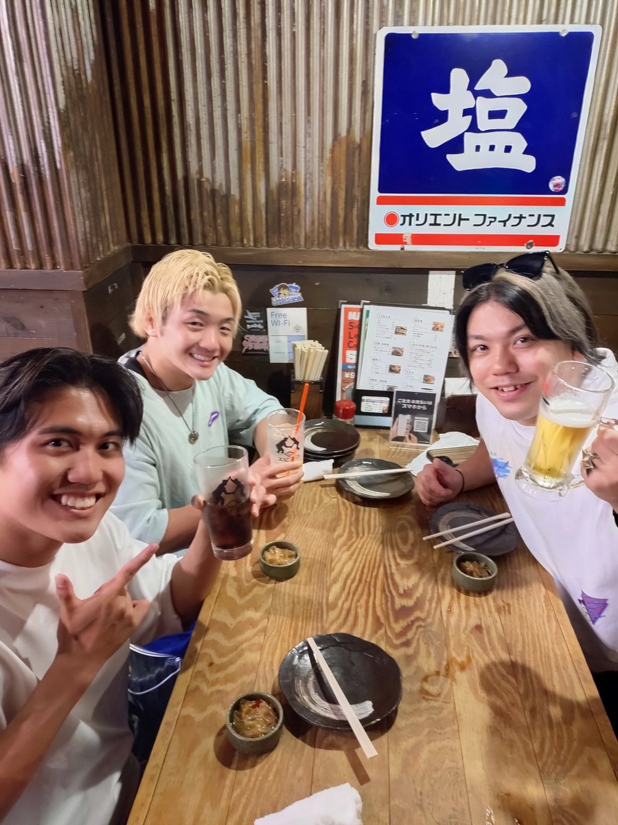 EBISUKOSAKABA's tweet image. ガラフェス終わりのNωA Jr.の皆様来てくれました。
おつかれさまでした。
いつもありがとうございます😉
#ddtpro
#NωAJr
#ガラフェス