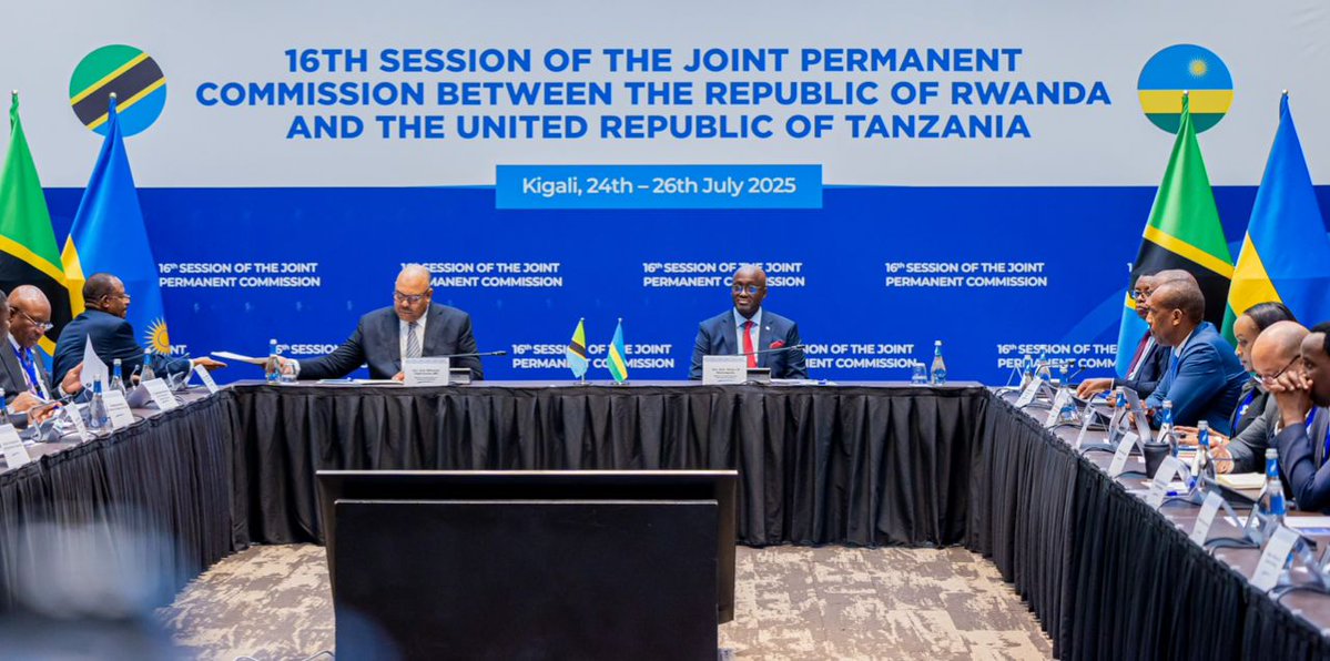 RwandaMFA's tweet image. At the Kigali Convention Centre, Minister @onduhungirehe and Amb. Mahmoud Thabit Kombo, Minister of Foreign Affairs and East African Cooperation of Tanzania, co-chaired the Ministerial Session of the 16th Joint Permanent Commission (JPC) between Rwanda and Tanzania.
In their…
