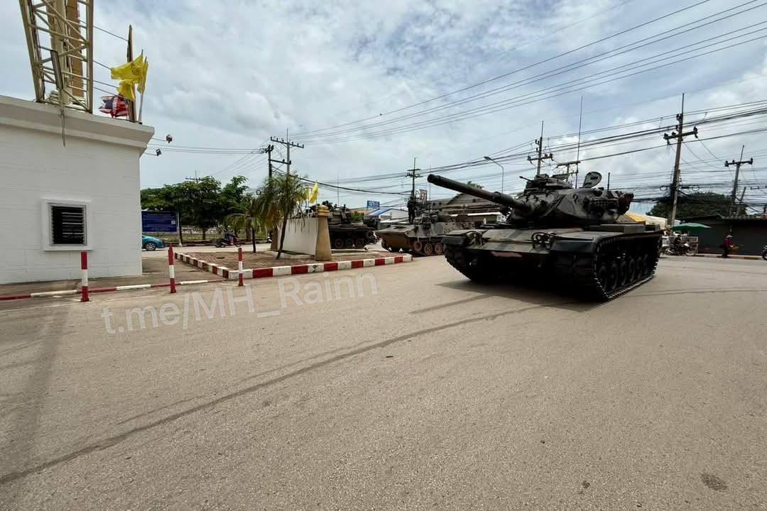 T_55AM1_'s tweet image. #Cambodia | #Thailand
Confirmed standoff at the Cambodian-Thai Border (not near the frontline).
RTA M60A3 MBTs and Type 85 APCs are present.