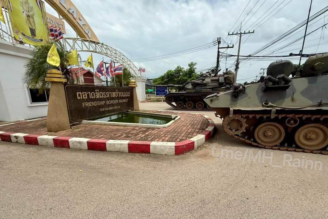 T_55AM1_'s tweet image. #Cambodia | #Thailand
Confirmed standoff at the Cambodian-Thai Border (not near the frontline).
RTA M60A3 MBTs and Type 85 APCs are present.