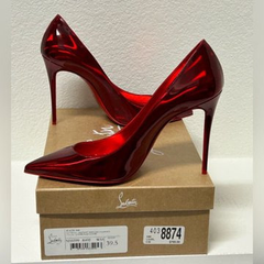 Lady in red, turning heads.