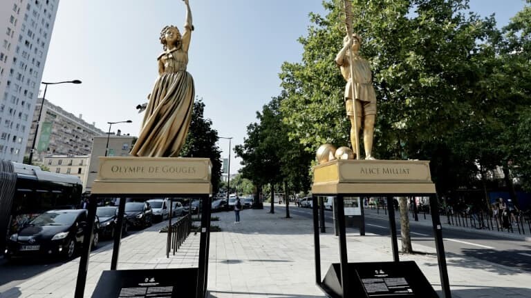 RMCInfo's tweet image. 🔴 La nostalgie olympique... Les dix statues dorées de femmes engagées, qui ornaient la Seine pendant les Jeux, inaugurées à la Porte de la Chapelle. ► l.rmc.fr/Lxy