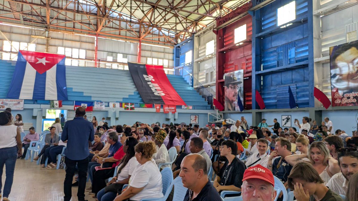 JRCF_'s tweet image. 🇨🇵🫱🏻‍🫲🏽🇨🇺 La JRCF présente au meeting international en solidarité avec Cuba, le 25 juillet 2025.
Nous étions aux côtés de nos camarades des brigades internationales d&apos;Europe, pour rencontrer le président @DiazCanelB 

@PresidenciaCuba 
@EmbaCubaFrancia 
@AsambleaCuba