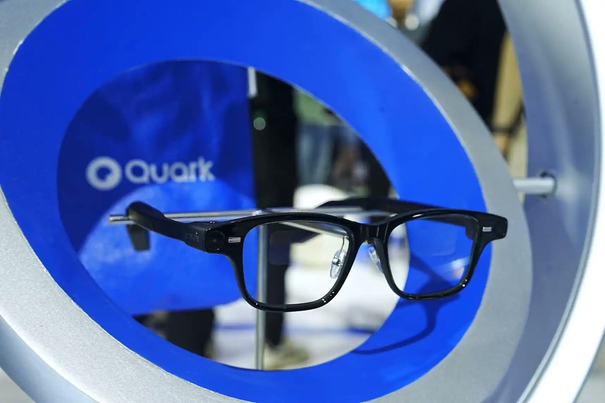 tphuang's tweet image. Alibaba has unveiled its new Quark AI glasses.
Is deeply integrated w/ Qwen AI models, Alipay, Gaode mapping, music, translation & more.
Another busy mkt for consumer products aimed @ greater AI adoption