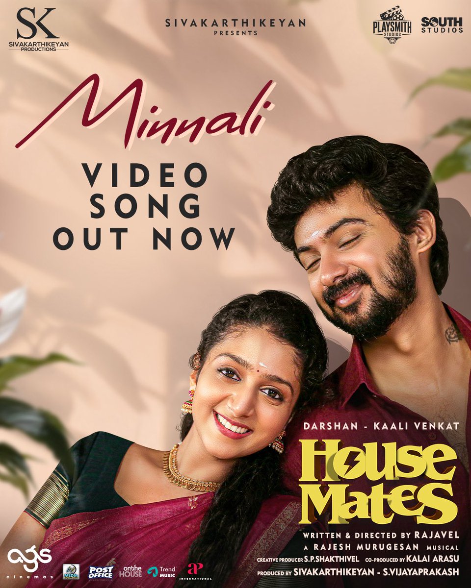 SKProdOffl's tweet image. #Minnali is here 🎶
A gentle tune that captures the mood of #HouseMates.

▶️ youtu.be/4rG_1xdTpwY

Music: @RajeshMRadio | Lyrics: @Lyricist_Mohan
#HouseMatesFromAug1 - in theatres August 1!

@Siva_Kartikeyan @KalaiArasu_ @archanakalpathi @aishkalpathi @agscinemas @rajvel_hbk…