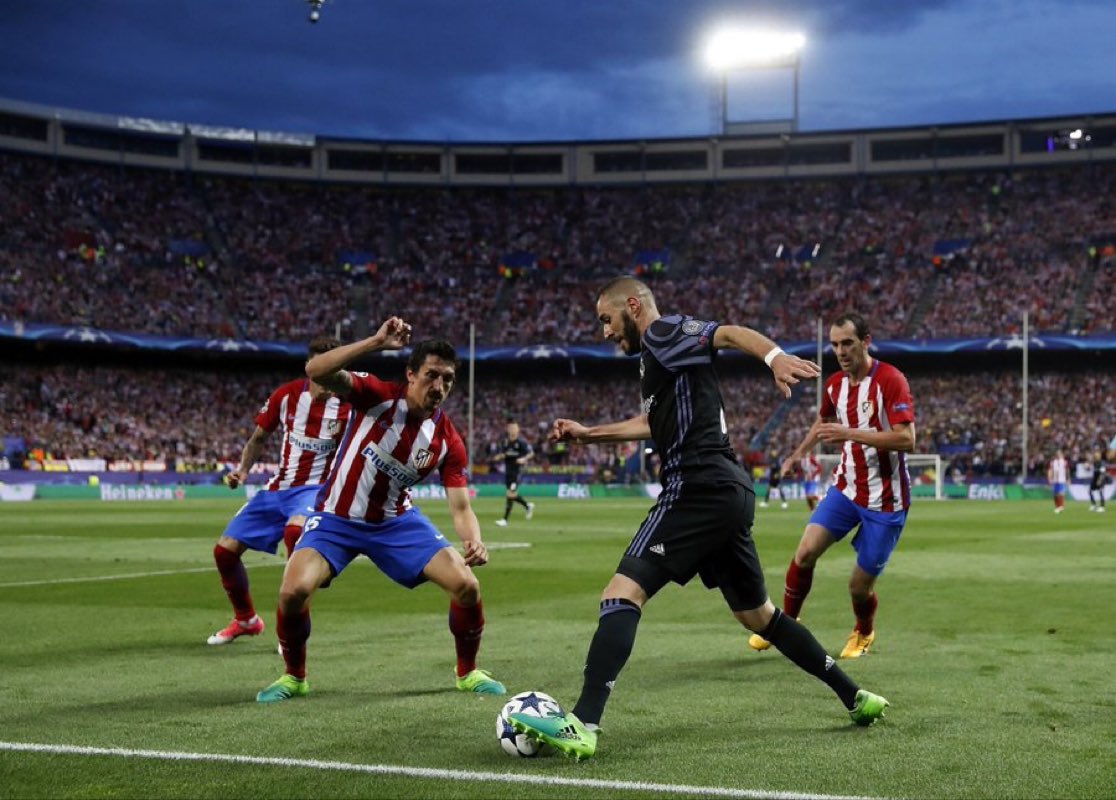 Alabismo__'s tweet image. Karim Benzema: “¿Mi mejor recuerdo? El hat-trick ante el PSG y la jugada en la banda del Calderón”.