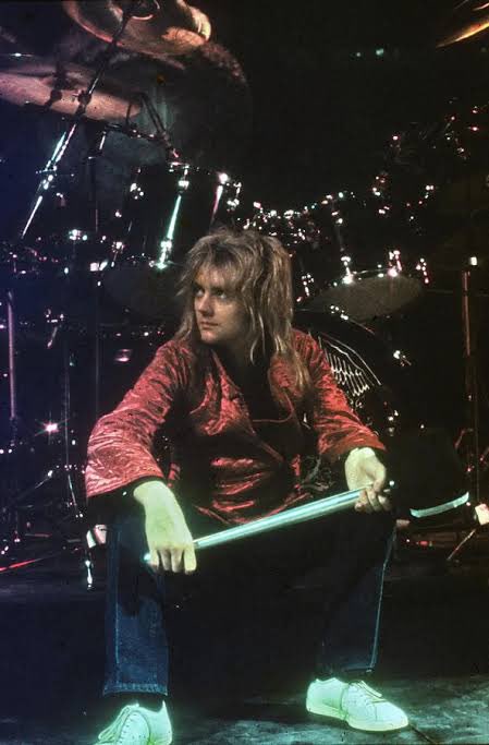 QueenMikerin's tweet photo. #HappyBirthdayRogerTaylor
Dear @OfficialRMT, congratulations on your 76th birthday!
May your life be filled with joy and love. Can’t wait to see what you do next. 
Keep on rocking! https://t.co/DefkKET0N0