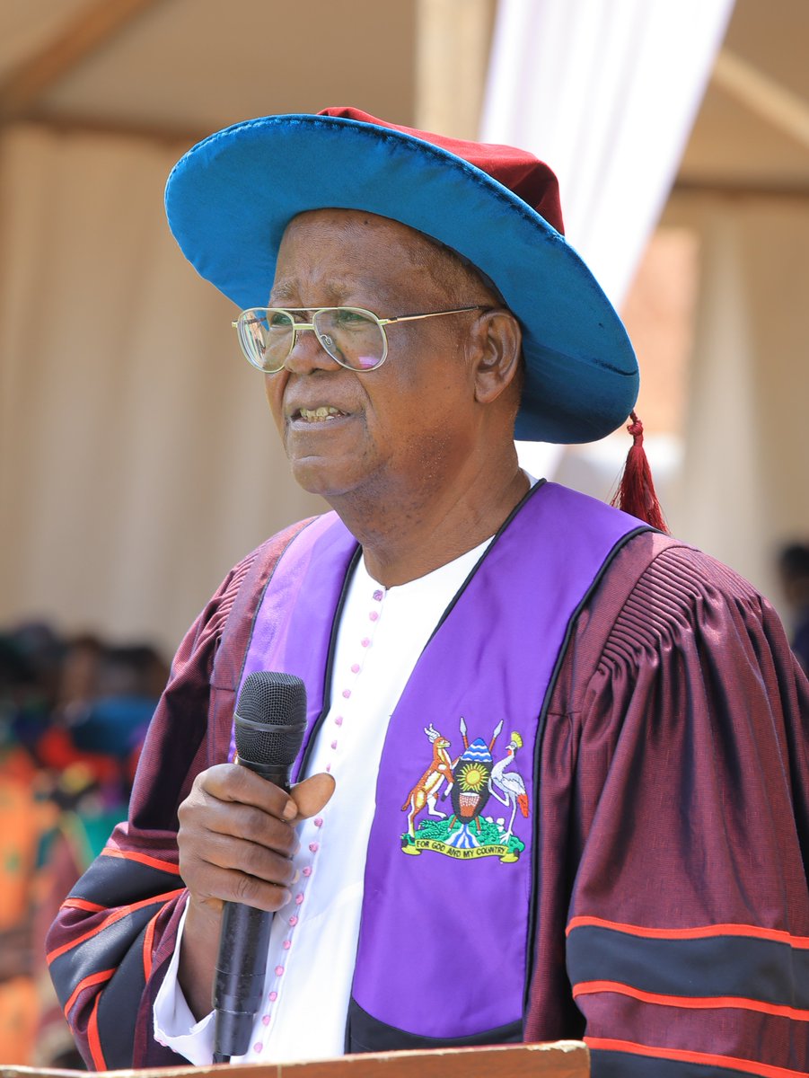 kiuvarsity's tweet image. "You are the salt and light of our communities. Go out their and make a difference"
Message from Kahinda Otafiire delivered by Prof. Ephraim Kamuntu.
#KIU25thAnniversary
#KIU31stGrad