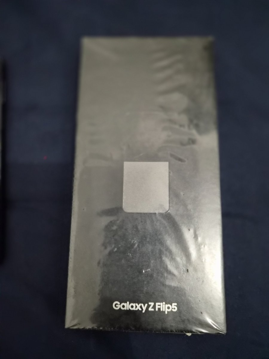 djaycoholyc's tweet image. Dijual santai Samsung Galaxy Flip 5
1. Penggunaan dari 2023
2. Masih ada garansi 1 bulan sampai Agustus 2025
3. Box, charger lengkap
4. RAM/Memori 8/512G