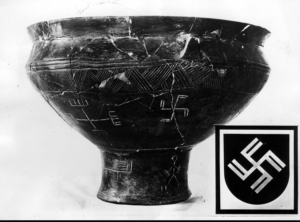 Polandcel1921's tweet image. Vase found near Łódź in 1936 (dated to II or III century BC) later became an inspiration for a new coat of arms during the German occupation of Łódź (then Litzmannstadt)