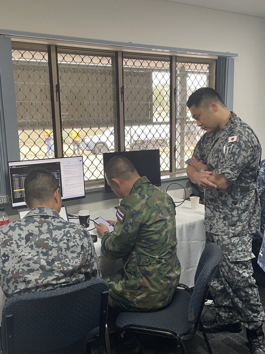 jointstaffpa's tweet image. 宇宙空間の持続的かつ安定的な利用を確保するためには、同盟国・同志国との連携が必要であり、多数の国が参加する #タリスマンセイバー は、各国との連携・協力を深化できる貴重な機会であり、自衛隊は、#TS25 において初めて宇宙作戦の訓練に参加しました。…