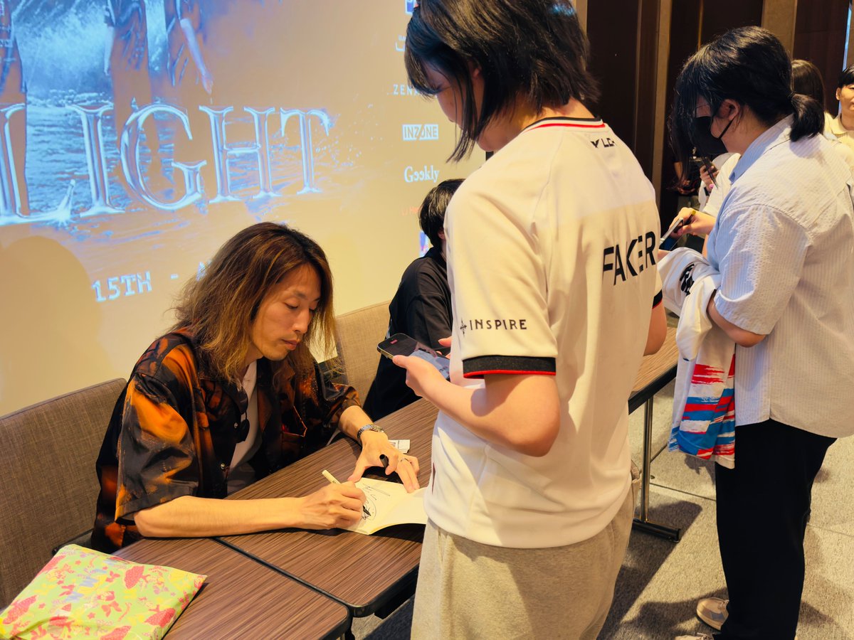 zetadivision's tweet image. SHAKA, Laz, k4senのアンニョンファンミ🙋
100✍🤝📸
このあとはVALORANT部門がT1戦で登場！！！

#T1HomeGround