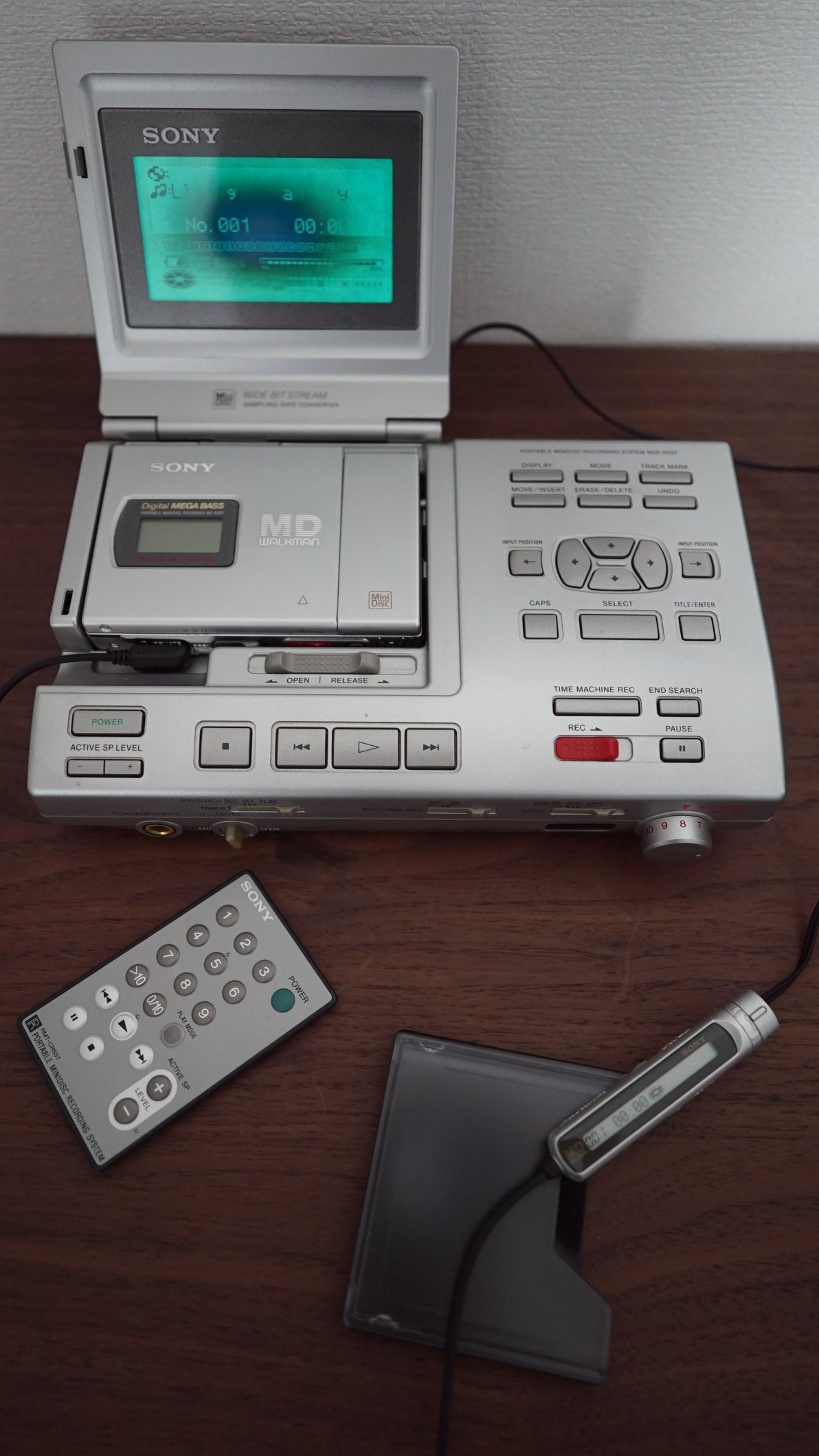 VOR機能搭載　ポータブルMDレコーダー、MZ-B100　取説、MD 2枚 Amazon | SONY MZ-B100 JEW ポータブルMDレコーダー | Sony