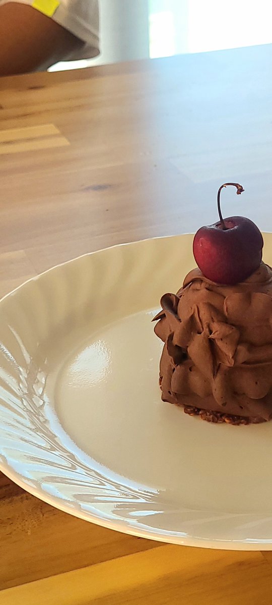 sweetsalt_magic's tweet image. 상수
파이피플(pie people)
여름밤 (₩13,000)
체리
발로나 초코크림
아카미소(적된장)를 더한 체리 인서트
얼그레이와 실론 무스
하이놀리 시골빵 다쿠아즈
곡물 크런치