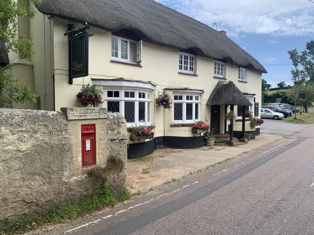 PaulSuttonKing's tweet image. Handy location #PostboxSaturday