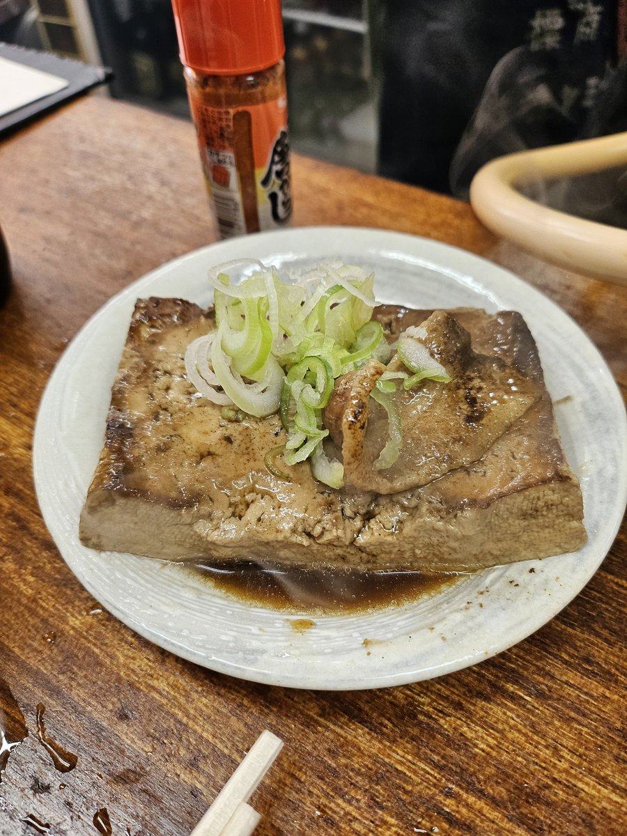 Uchikawa_hiroko's tweet image. ソロ酔酒場でとても心ひかれたので、やってきました船橋。
ジンギスカンと癖の強いラムとマトン、肉豆腐を頼みました。
ホッピーは二杯(なかおかわり一回)で飲みきれる感じ。
ヒツジめちゃウマだったのでまた来たいなって思いました。