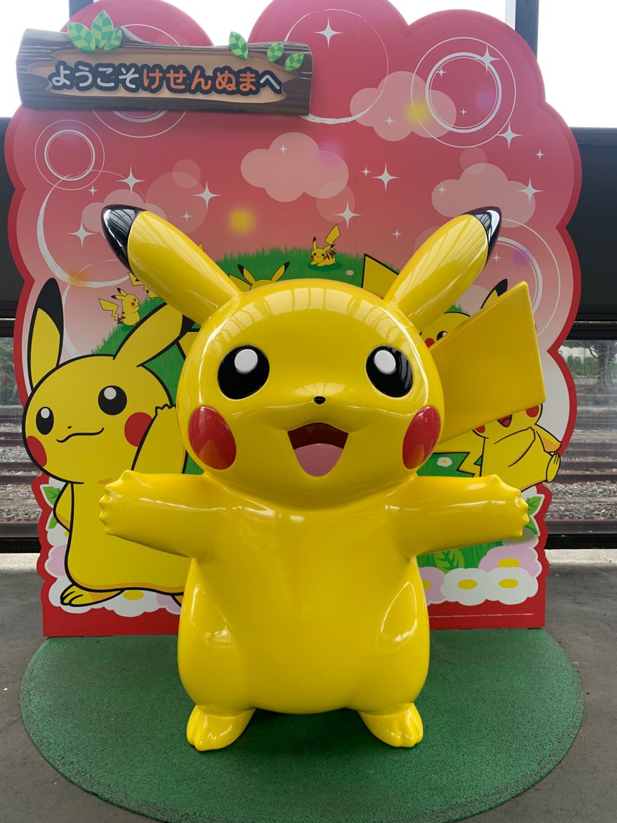 goahead_shigeru's tweet image. JR大船渡線一ノ関−摺沢間が開通して100年㊗️記念キャンペーンとして観光列車「陽旅(ひなび)」が気仙沼駅に到着しました👍ホヤぼーやもピカチュウも歓迎に参加。駅前の皆さん、有難うございました。気仙沼駅までの開通100年は4年後です。JRと一緒に盛り上げていきたいと思います‼️