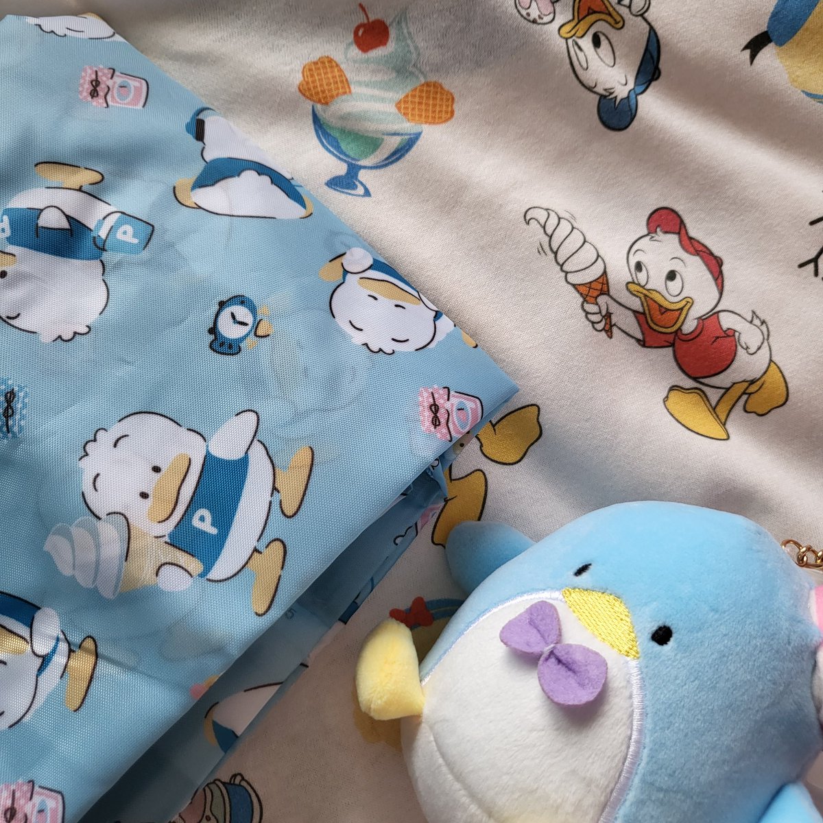 almireanu's tweet image. ついでに買う予定のなかった子供服とかショッピングバッグまで買ってしまった…値下げされてたんだもん～ソフトクリームだったんだもん～～🍦