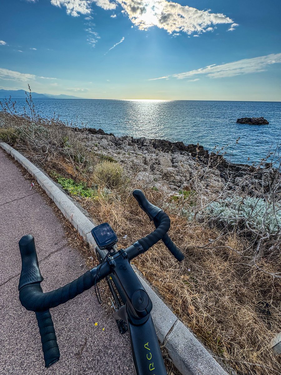 maximeguay06's tweet image. Cap d’Antibes ce matin 🚲 #CotedAzurFrance