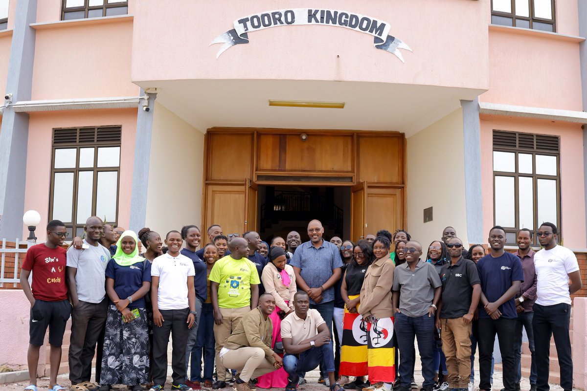 drkaggwahenry's tweet image. Tooro Kingdom is a vital part of Uganda’s diverse cultural mosaic. Its history, traditions, and scenic beauty attract interest and admiration, making it a significant symbol of Uganda’s rich cultural heritage.
Omukama (King) is a symbol of unity for Tooro people.
#GoldenPosts