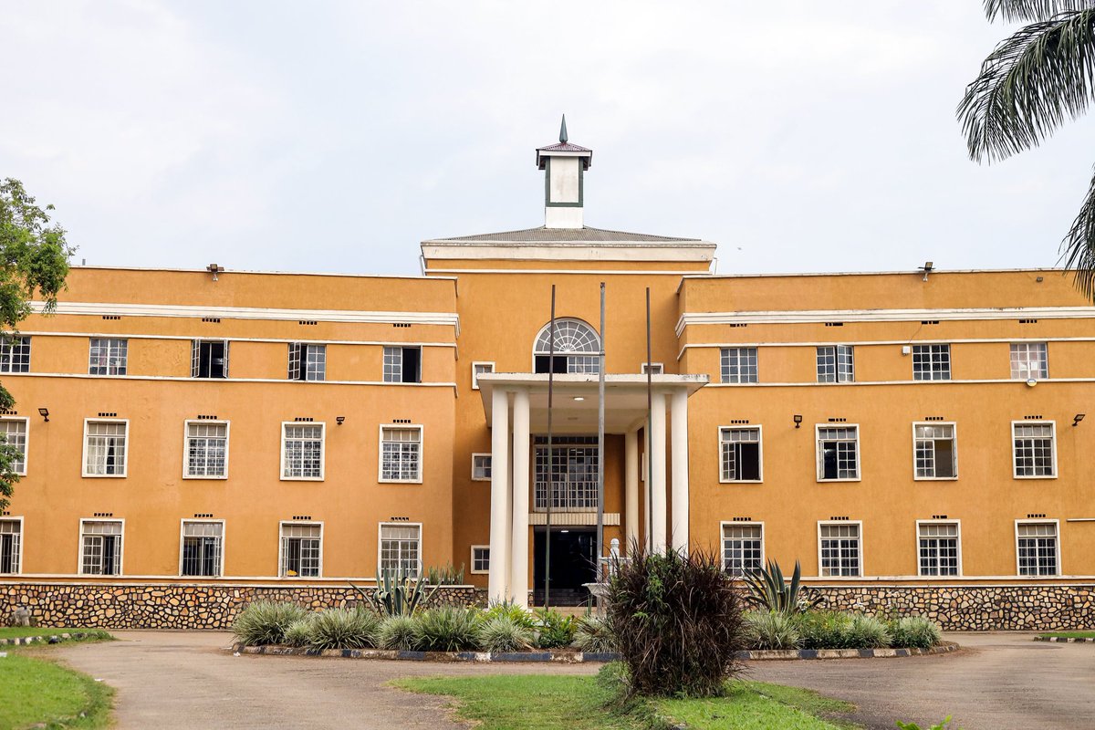 drkaggwahenry's tweet image. Tooro Kingdom is a vital part of Uganda’s diverse cultural mosaic. Its history, traditions, and scenic beauty attract interest and admiration, making it a significant symbol of Uganda’s rich cultural heritage.
Omukama (King) is a symbol of unity for Tooro people.
#GoldenPosts