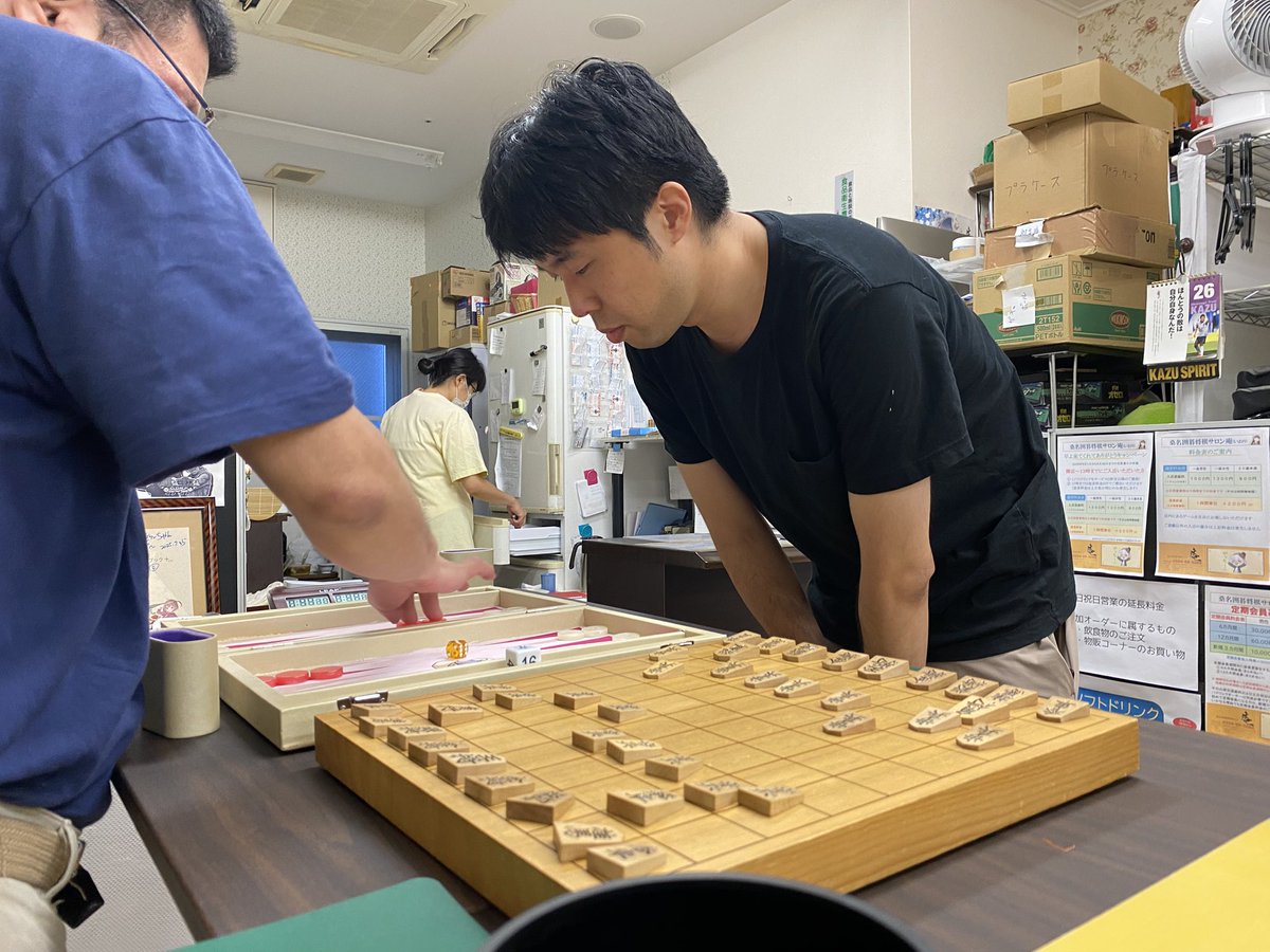 oshamananaban's tweet image. 桑名七盤勝負桑名リーグ2025

どうぶつしょうぎ勢/粟辻選手
　　　　　　VS
バックギャモン勢/ぴーたん選手

はじまりました！