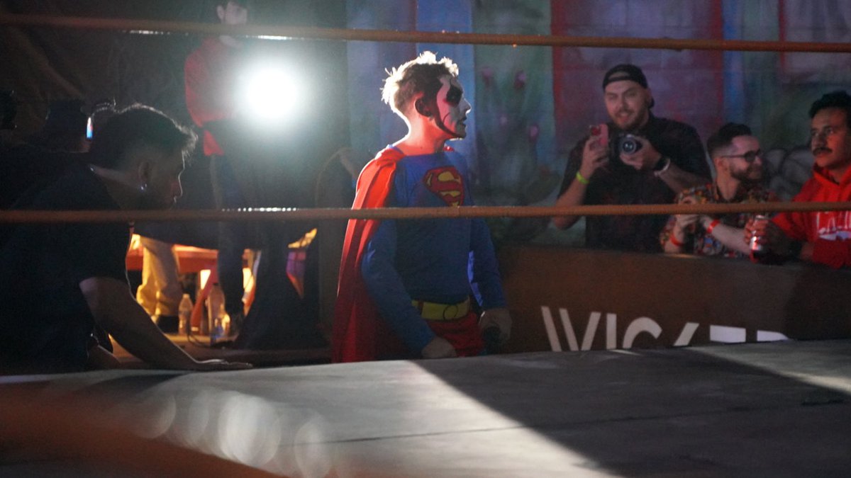 RoninMikeV's tweet image. It’s a bird, it’s a plane, IT’S SUPERHAUSEN!
#Circle6SummerSlime #SDCC