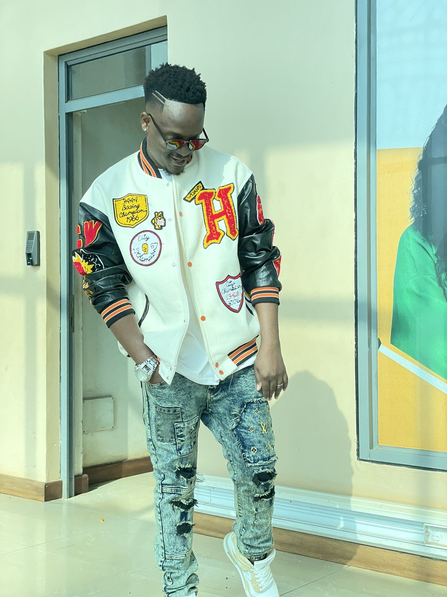 calvinug's tweet image. Coming to you Live on @ubctvuganda and @MagiconeTv
#Horizonvibe