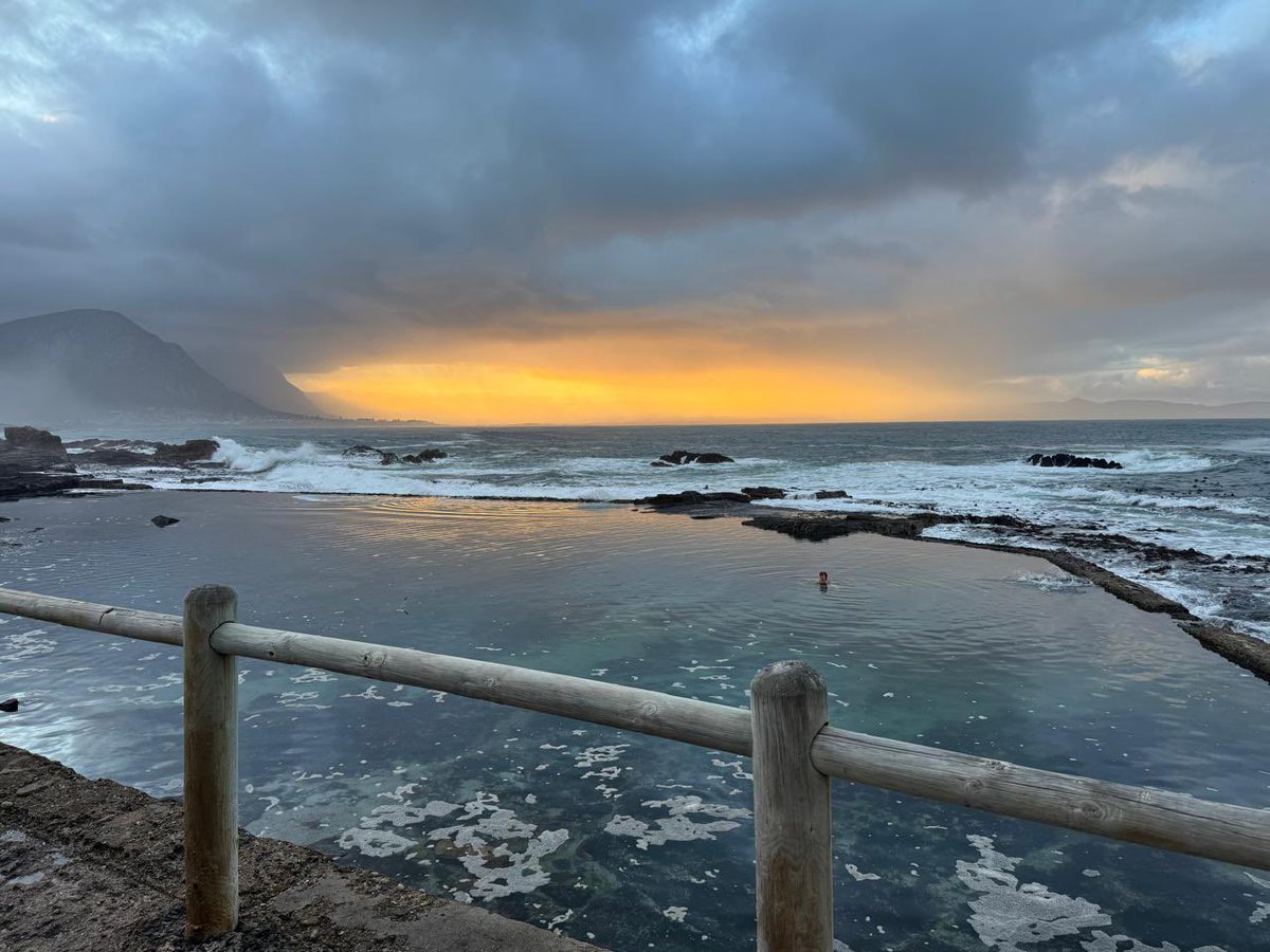 Cold sea water 🌊 plunge in Hermanus this morning. Best way to start the day! 💙
#sunrise #coldplunge #ocean #hermanus
