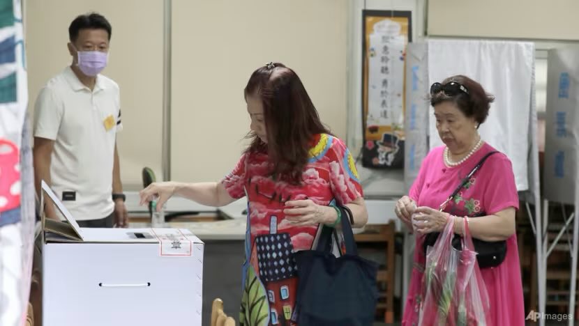 NewsNucleus's tweet image. Taiwanese voters are casting ballots in a recall election that could give President Lai Ching-te’s Democratic Progressive Party (DPP) control of parliament.
Civic groups backed by the DPP are seeking to unseat 31 Kuomintang (KMT) lawmakers, accusing them of being pro-China and…