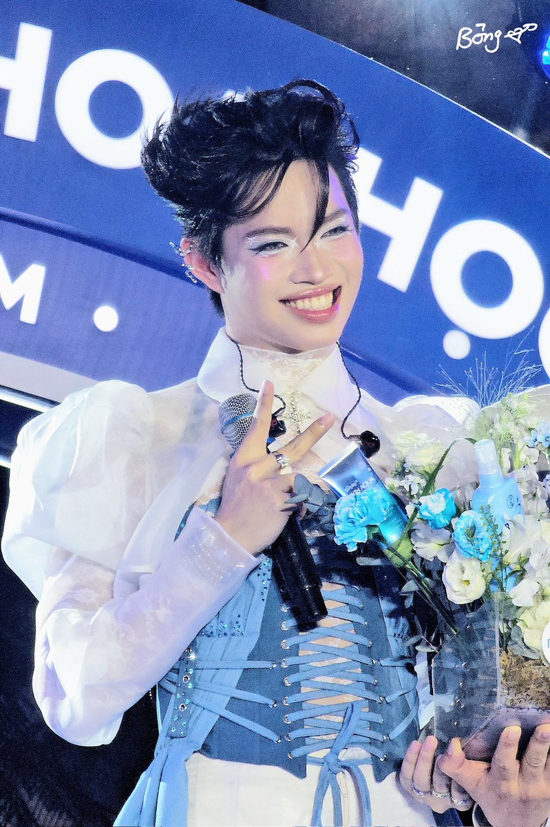 cherlingg08's tweet photo. 250706 ✨️ ROHTO Event

We call Pháp Kiều our princess, because this look seriously gives Cinderella vibes ~

Pháp Kiều ơi, fighting in Vegas nhaaa ~ slay that stage and have the best time ever 🥰🫶
#PhapKieuinLasVegas 
#PhapKieuxATSHconcertLA https://t.co/QjMzofKxAP