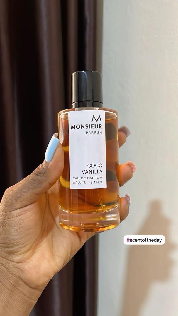dashacovera's tweet image. Yes!! I am back with more unique fragrances, where else will you get unique soft sweet perfumes if not from me??
This soft body mist in frame 1&2 you spray after shower, very soft smell and refreshing ,4k each
Frame 3&4 , Elegant and sophisticated perfume 13k