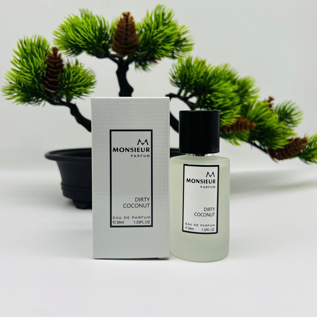 dashacovera's tweet image. Yes!! I am back with more unique fragrances, where else will you get unique soft sweet perfumes if not from me??
This soft body mist in frame 1&2 you spray after shower, very soft smell and refreshing ,4k each
Frame 3&4 , Elegant and sophisticated perfume 13k