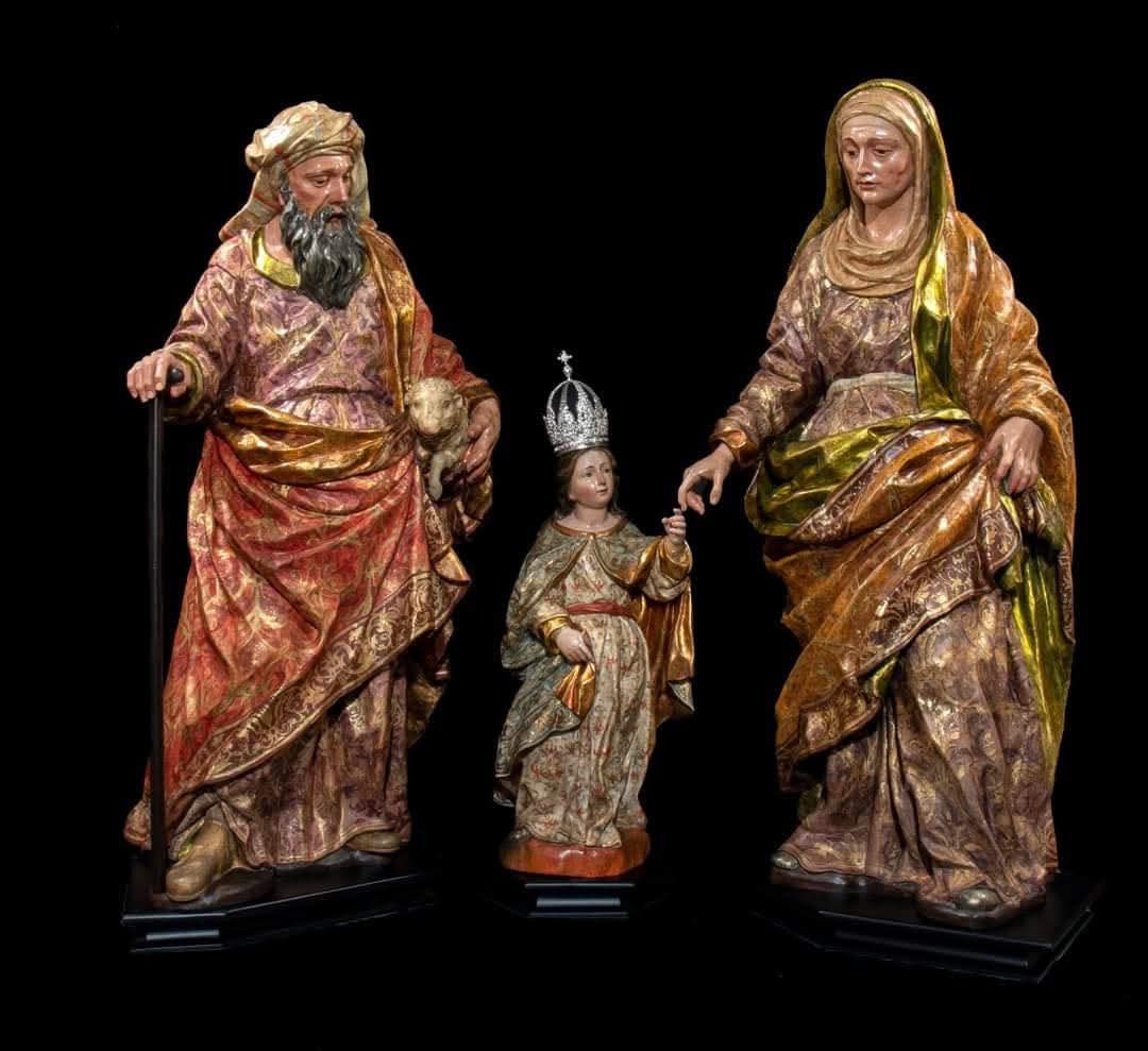En este día solemne en que la Iglesia celebra con gozo la memoria de San Joaquín y Santa Ana, elevamos nuestras oraciones y felicitaciones a todos quienes llevan sus nombres, y de modo muy especial a los abuelos que forman parte de nuestra Hermandad.